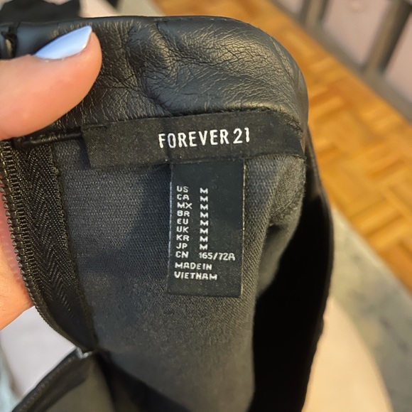 faux leather mini skirt - Picture 3 of 3